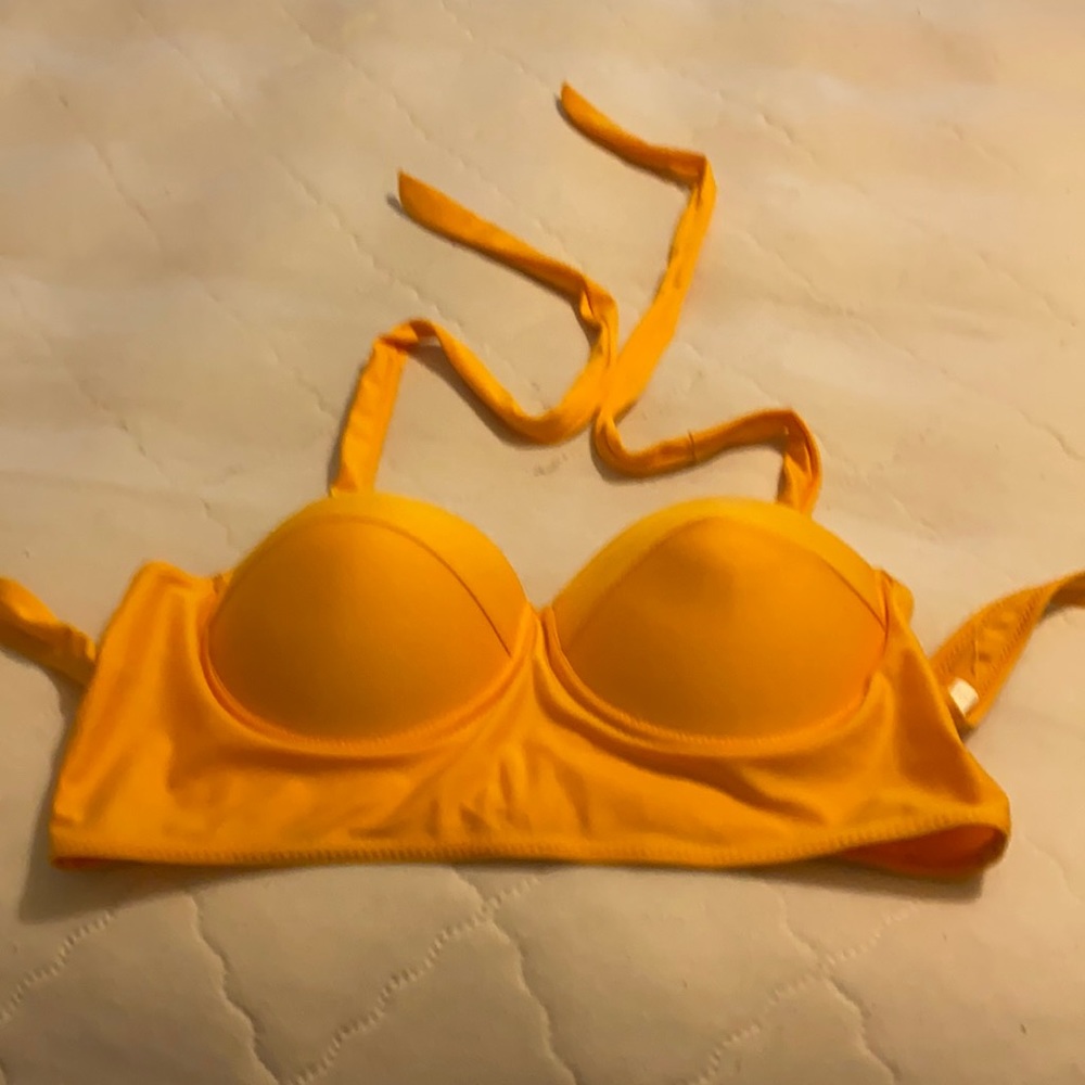 💥💥💥free with purchase of additional item in closetSwimsuit suit top